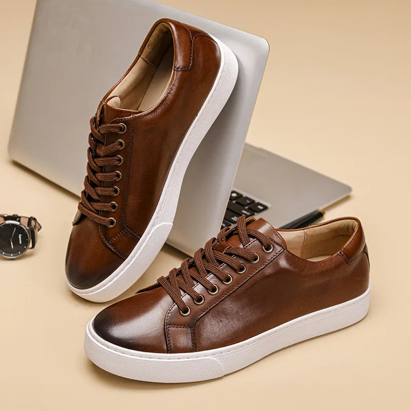 tenis casual masculino em couro confortável, modelo casual, ideal para uso diário.