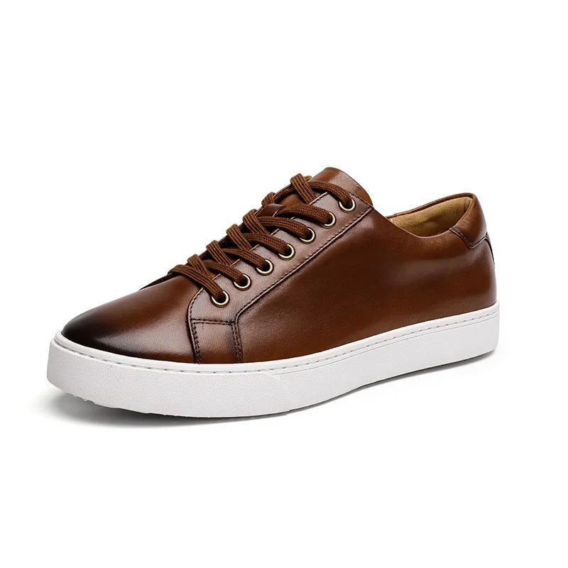 tenis casual masculino em couro confortável, modelo casual, ideal para uso diário.