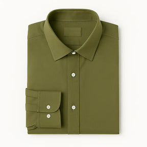 Camisa masculina Oxford verde militar manga longa, com gola colarinho, bolso no peito e botões frontais brancos, estilo casual e elegante.
