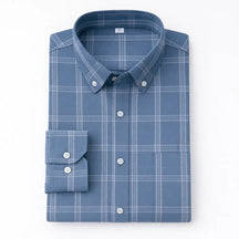 Camisa masculina Oxford xadrez, manga longa, confeccionada em algodão com acabamento elegante.