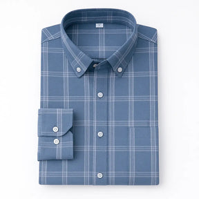 Camisa masculina Oxford xadrez, manga longa, confeccionada em algodão com acabamento elegante.