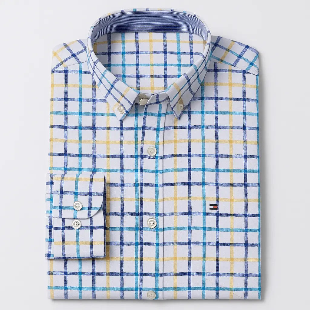 Camisa masculina Oxford xadrez azul e branco em algodão, manga longa, com gola clássica e acabamento sofisticado