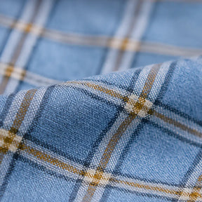 Camisa masculina Oxford xadrez azul em algodão, manga longa, com detalhes bege e branco e acabamento sofisticado.