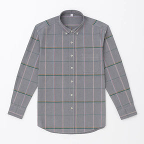 Camisa masculina Oxford cinza xadrez com listras coloridas, manga longa, dobrada, vista superior.