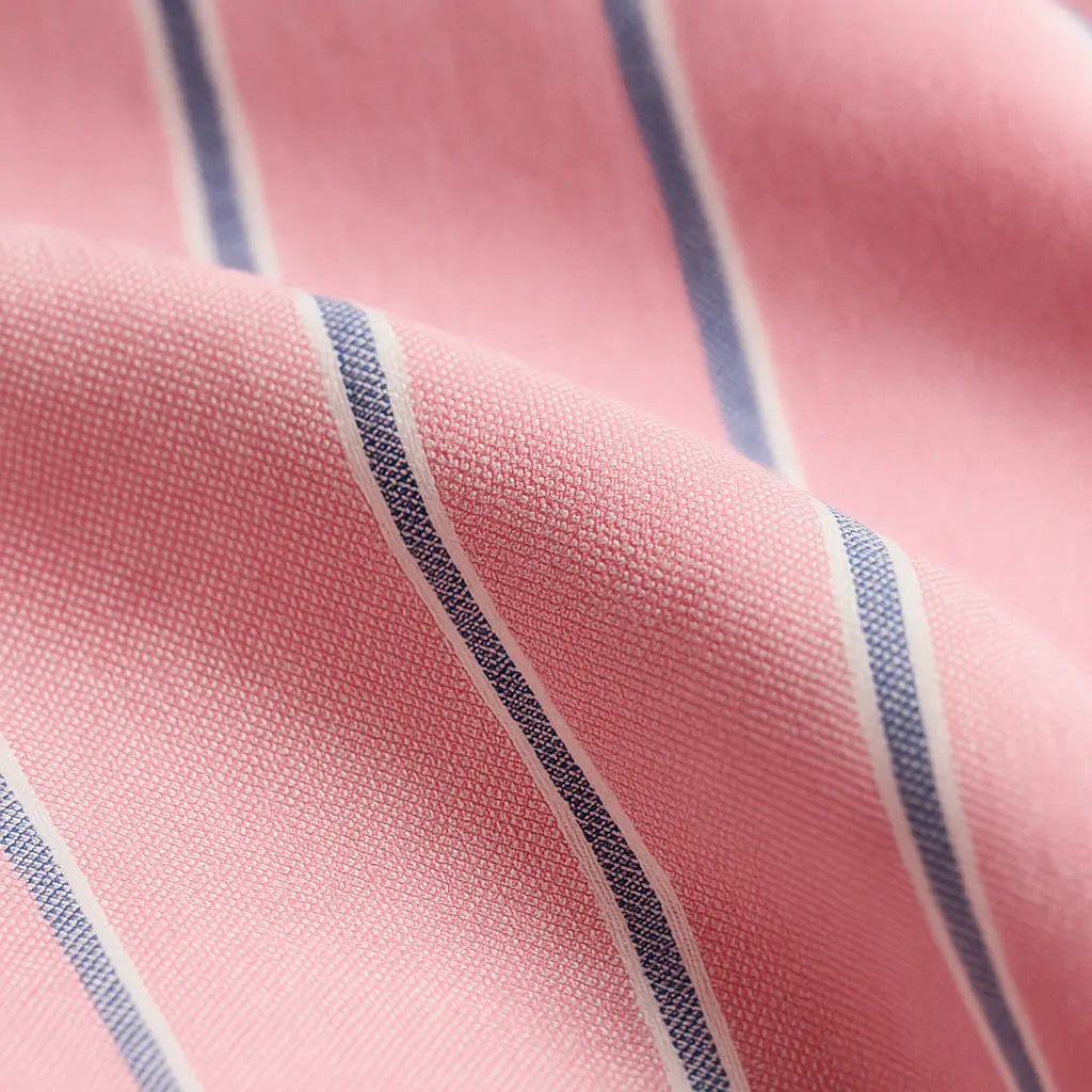 camisa social masculina slim fit oxford rosa com listras em algodão, manga curta, gola estruturada e caimento elegante