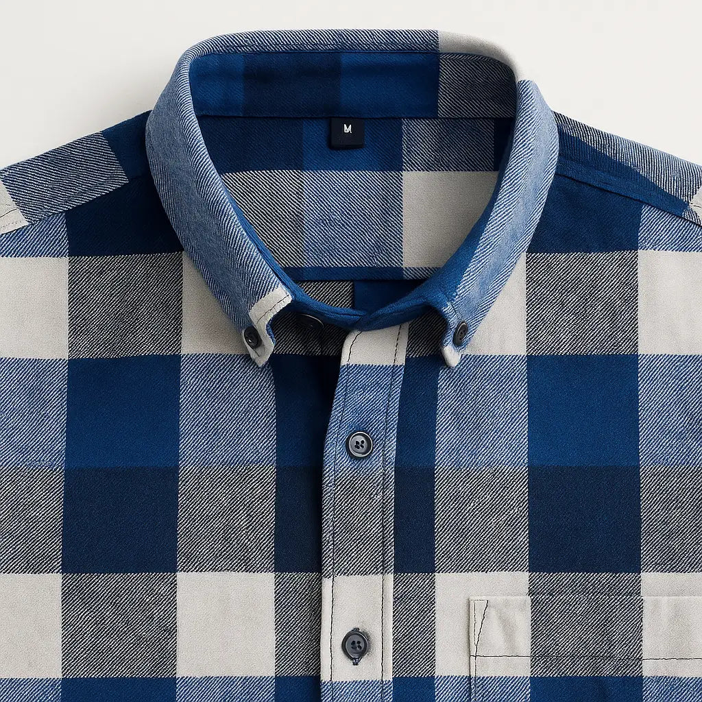 Camisa masculina flanelada xadrez azul royal, manga longa, 100% algodão, bolso frontal e gola com botão.