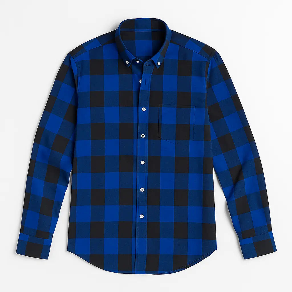 Camisa masculina flanelada xadrez azul intenso e preto, manga longa, 100% algodão, bolso frontal e gola com botão.