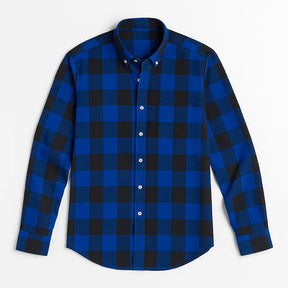 Camisa masculina flanelada xadrez azul intenso e preto, manga longa, 100% algodão, bolso frontal e gola com botão.
