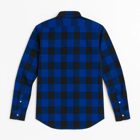 Camisa masculina flanelada xadrez azul intenso e preto, manga longa, 100% algodão, bolso frontal e gola com botão.