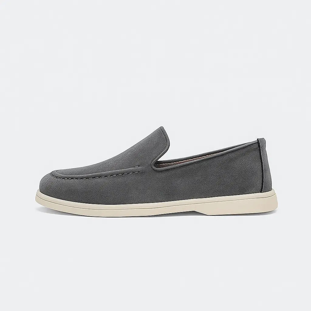 Loafer masculino Torino  em couro , estilo casual premium.