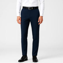 Calça Masculina Social MODAL PLUS: leve e respirável, não transparente, com caimento sofisticado. Frescor e conforto em dias quentes.leve e respirável, demonstrando tecido não transparente e caimento sofisticado para o verão.