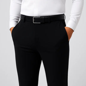 Calça Masculina Social MODAL PLUS: leve e respirável, não transparente, com caimento sofisticado. Frescor e conforto em dias quentes.leve e respirável, demonstrando tecido não transparente e caimento sofisticado para o verão.