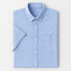 Camisa masculina manga curta lisa com fechamento em botões e manga curta, modelagem que se adapta em qualquer corpo.