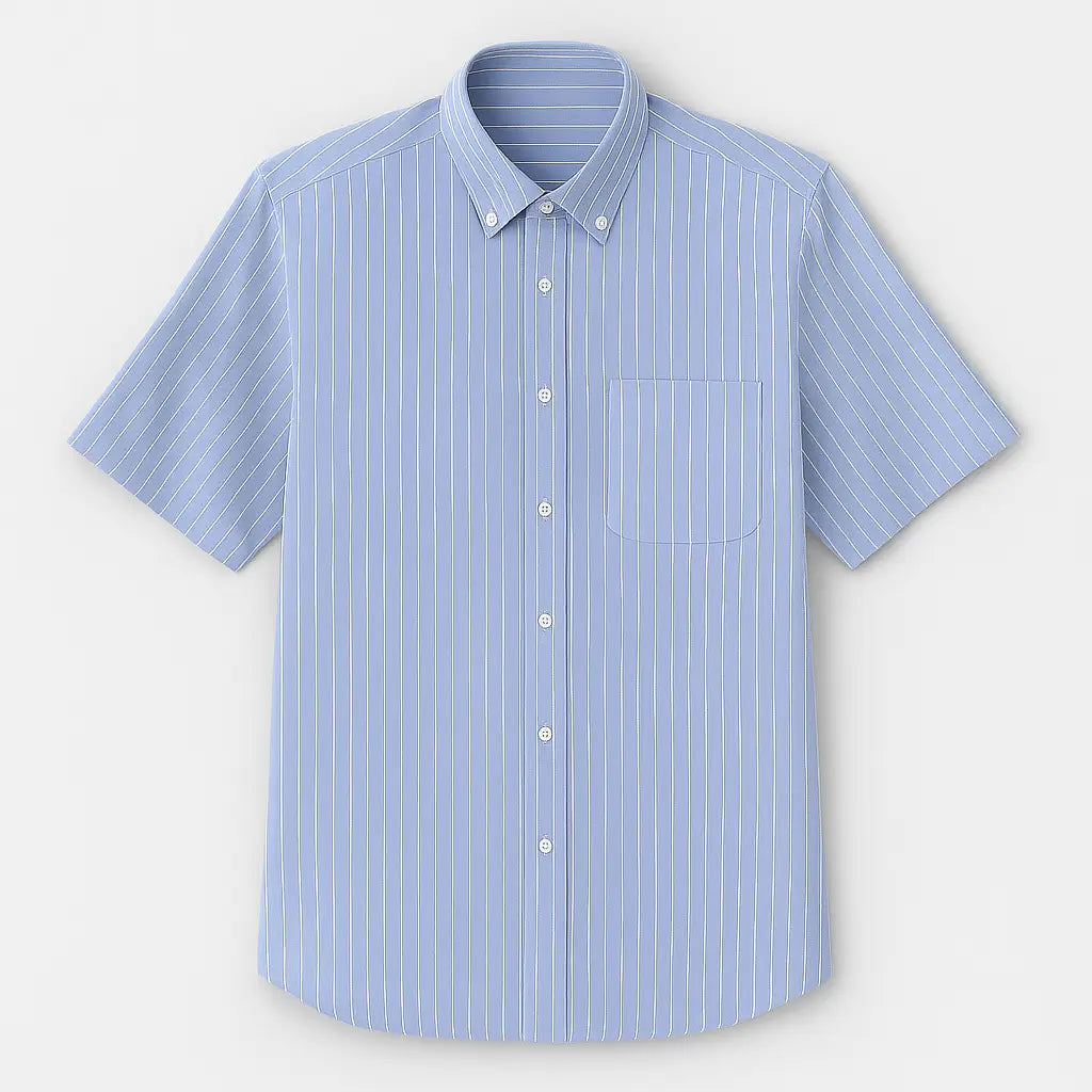 Camisa masculina manga curta lisa com fechamento em botões e manga curta, modelagem que se adapta em qualquer corpo.