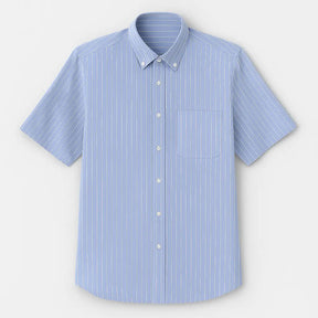 Camisa masculina manga curta lisa com fechamento em botões e manga curta, modelagem que se adapta em qualquer corpo.