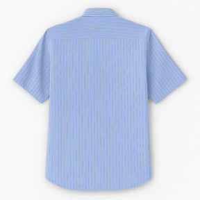 Camisa masculina manga curta lisa com fechamento em botões e manga curta, modelagem que se adapta em qualquer corpo.