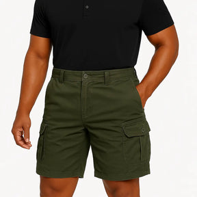 Bermuda cargo masculina caqui de algodão, ampla e confortável com múltiplos bolsos.