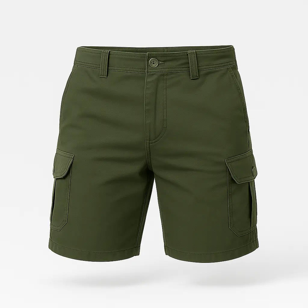 Bermuda cargo masculina caqui de algodão, ampla e confortável com múltiplos bolsos.