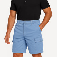 Bermuda cargo masculina azul em algodão respirável com múltiplos bolsos.