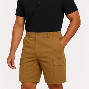 Bermuda cargo masculina azul em algodão respirável com múltiplos bolsos.