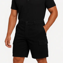 Bermuda cargo masculina azul em algodão respirável com múltiplos bolsos.