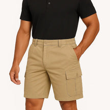 Bermuda cargo masculina azul em algodão respirável com múltiplos bolsos.