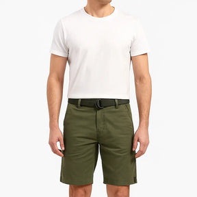 Bermuda masculina de algodão com elástico e cinto ajustável.