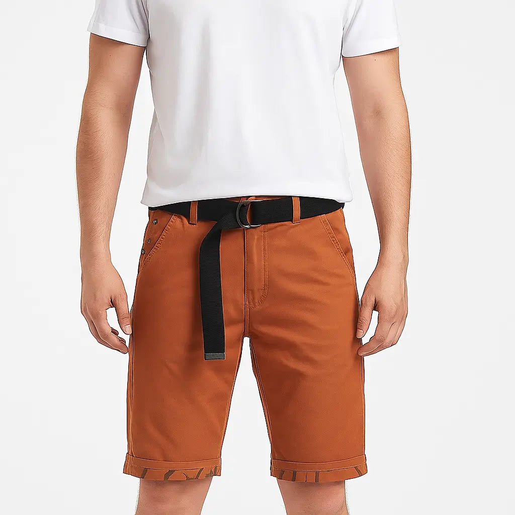 Bermuda masculina de algodão com elástico e cinto ajustável.