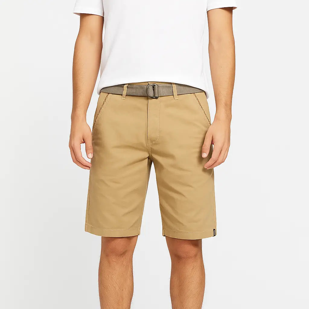 Bermuda masculina de algodão com elástico e cinto ajustável.