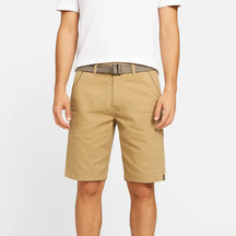 Bermuda masculina de algodão com elástico e cinto ajustável.