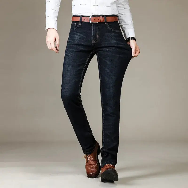 Calça Jeans Masculina Estilo casual formal Seu design sofisticado com modelagem reta proporciona um visual moderno, perfeito para ambientes corporativos e encontros casuais.