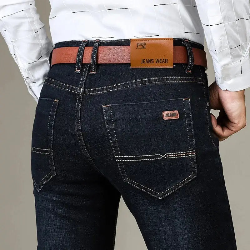 Calça Jeans Masculina Estilo casual formal Seu design sofisticado com modelagem reta proporciona um visual moderno, perfeito para ambientes corporativos e encontros casuais.