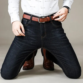 Calça Jeans Masculina Estilo casual formal Seu design sofisticado com modelagem reta proporciona um visual moderno, perfeito para ambientes corporativos e encontros casuais.