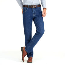 Calça Jeans Masculina Estilo casual formal Seu design sofisticado com modelagem reta proporciona um visual moderno, perfeito para ambientes corporativos e encontros casuais.