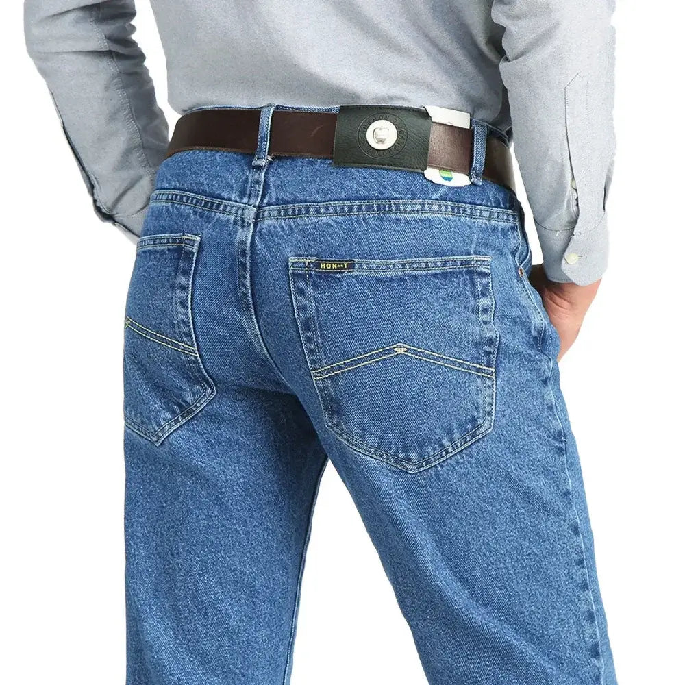 Calça Jeans Masculina Estilo casual formal Seu design sofisticado com modelagem reta proporciona um visual moderno, perfeito para ambientes corporativos e encontros casuais.