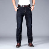 Calça Jeans Masculina Estilo casual formal Seu design sofisticado com modelagem reta proporciona um visual moderno, perfeito para ambientes corporativos e encontros casuais.