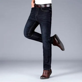 Calça Jeans Masculina Estilo casual formal Seu design sofisticado com modelagem reta proporciona um visual moderno, perfeito para ambientes corporativos e encontros casuais.