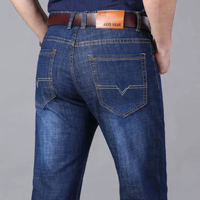 Calça Jeans Masculina Estilo casual formal Seu design sofisticado com modelagem reta proporciona um visual moderno, perfeito para ambientes corporativos e encontros casuais.