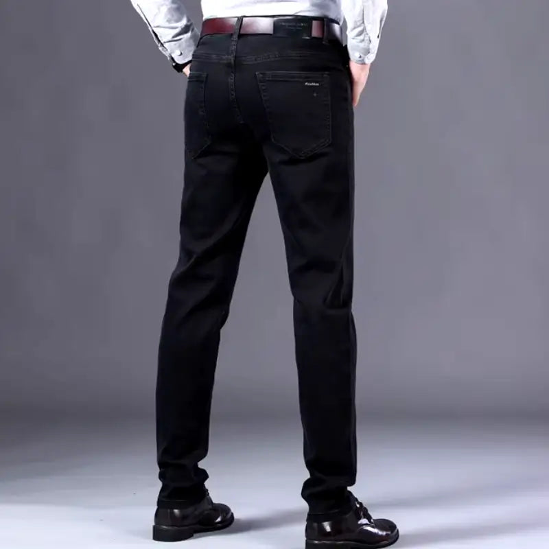 Calça Jeans Masculina Estilo casual formal Seu design sofisticado com modelagem reta proporciona um visual moderno, perfeito para ambientes corporativos e encontros casuais.