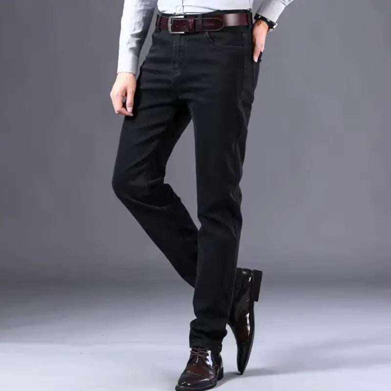 Calça Jeans Masculina Estilo casual formal Seu design sofisticado com modelagem reta proporciona um visual moderno, perfeito para ambientes corporativos e encontros casuais.