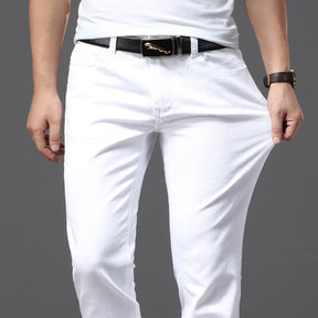 Calça Jeans Masculina Slim Branca perfeita para o homem moderno que busca um visual casual e sofisticado sem abrir mão do conforto. design slim e ajuste perfeito