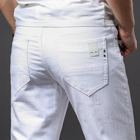 Calça Jeans Masculina Slim Branca perfeita para o homem moderno que busca um visual casual e sofisticado sem abrir mão do conforto. design slim e ajuste perfeito