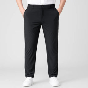 Calça masculina MODAL PLUS Ultra Thin  em tecido ice silk ultrafino, destacando frescor, leveza e secagem rápida para o verão.