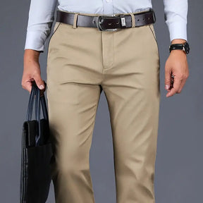 Calça social Masculina Estilo formal Seu design sofisticado com modelagem reta proporciona um visual moderno, perfeito para ambientes corporativos e encontros casuais.