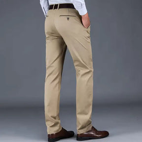 Calça social Masculina Estilo formal Seu design sofisticado com modelagem reta proporciona um visual moderno, perfeito para ambientes corporativos e encontros casuais.