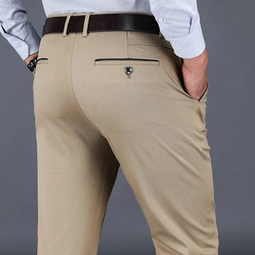 Calça social Masculina Estilo formal Seu design sofisticado com modelagem reta proporciona um visual moderno, perfeito para ambientes corporativos e encontros casuais.