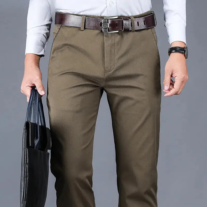 Calça social Masculina Estilo formal Seu design sofisticado com modelagem reta proporciona um visual moderno, perfeito para ambientes corporativos e encontros casuais.