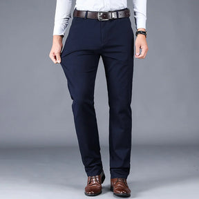 Calça social Masculina Estilo formal Seu design sofisticado com modelagem reta proporciona um visual moderno, perfeito para ambientes corporativos e encontros casuais.