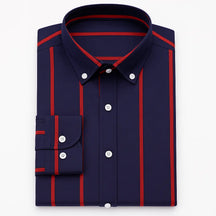 Camisa masculina listrada slim fit em tecido stretch, manga longa, elástica e sem necessidade de passar.