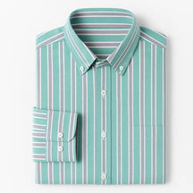 Camisa masculina Oxford listrada em algodão premium, manga longa e bolso discreto.